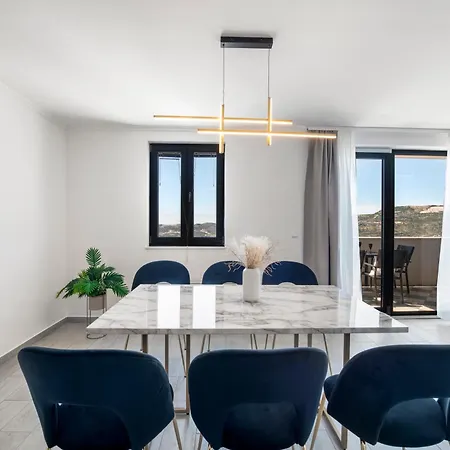 Luxury Stella In A Natural Setting Apartment Makose