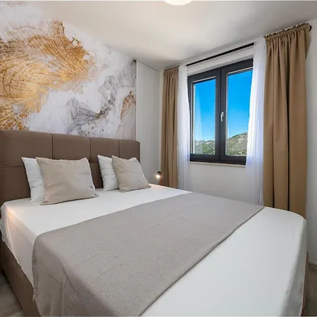 Luxury Stella In A Natural Setting Apartment Makose