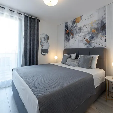 Luxury Stella In A Natural Setting Apartment Makose