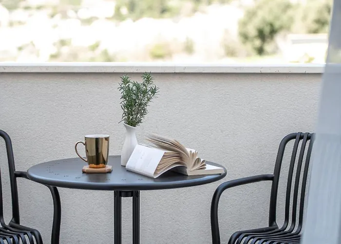 Luxury Stella In A Natural Setting Apartament Makose