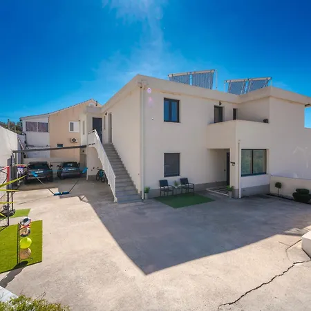 Apartment Luxury Stella In A Natural Setting Makose