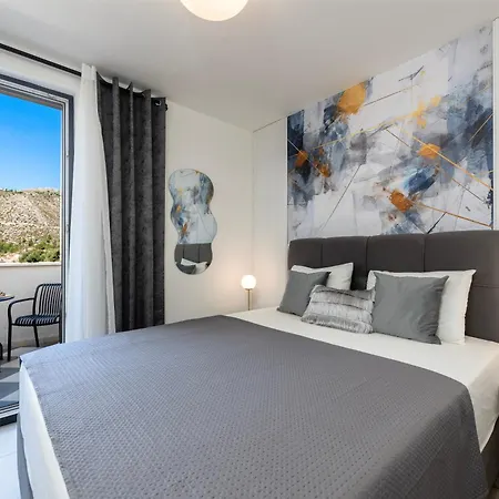 Luxury Stella In A Natural Setting