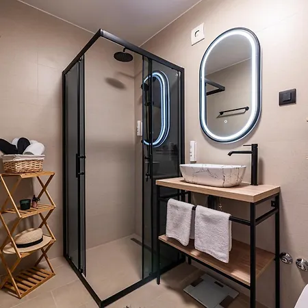 Luxury Stella In A Natural Setting