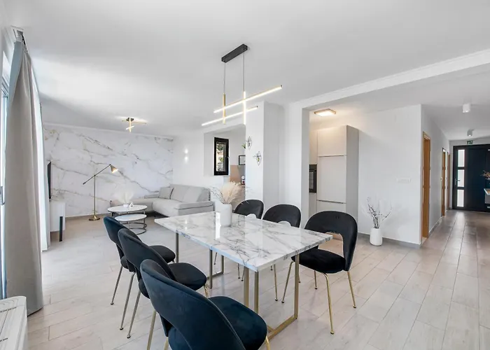 Luxury Stella In A Natural Setting