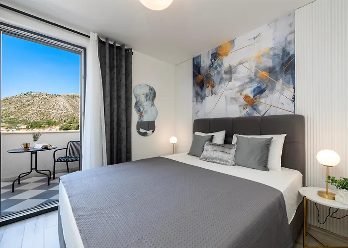 Luxury Stella In A Natural Setting