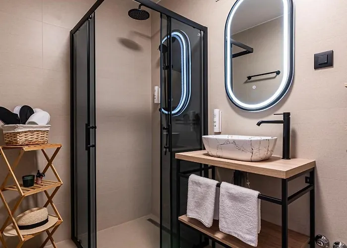 Luxury Stella In A Natural Setting