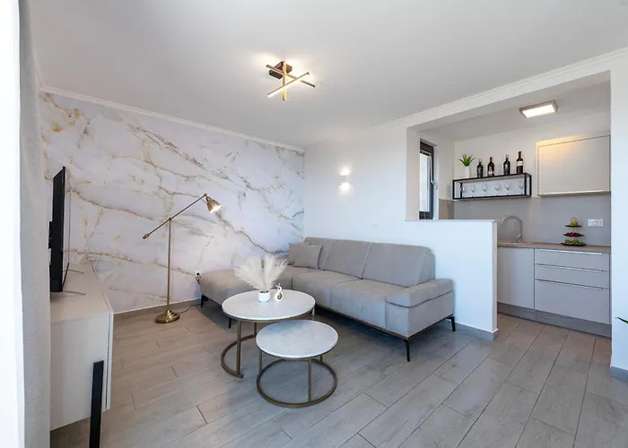 Apartment Luxury Stella In A Natural Setting Makose